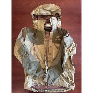 Vintage FA 2000 Arcteryx Green Beta Gore-Tex Jacket Women Small Gorpcore